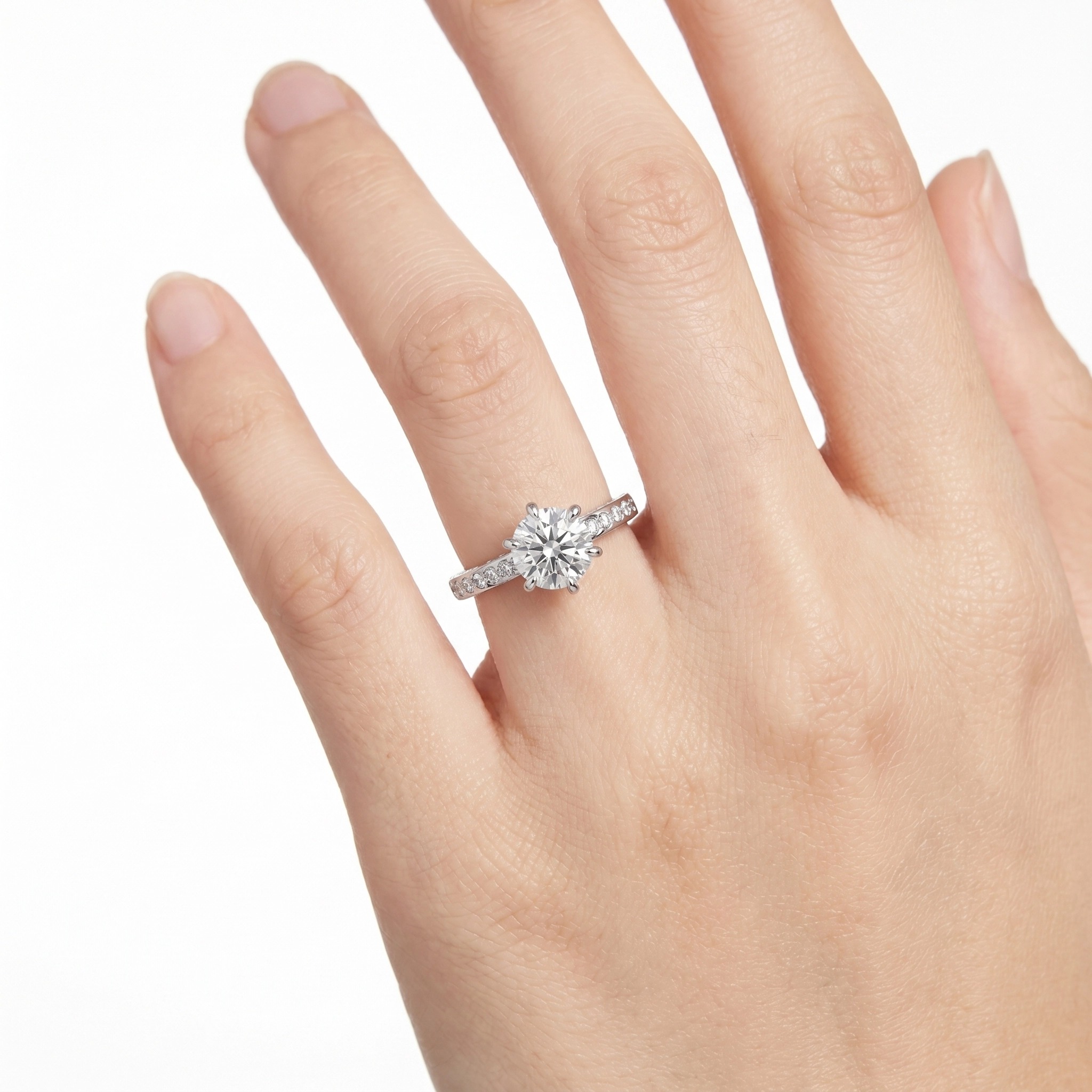 Round Cut Diamond Ring in 18K White Gold Engagement Ring